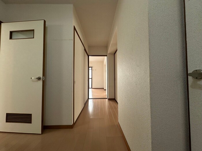 物件内観写真16　(廊下)