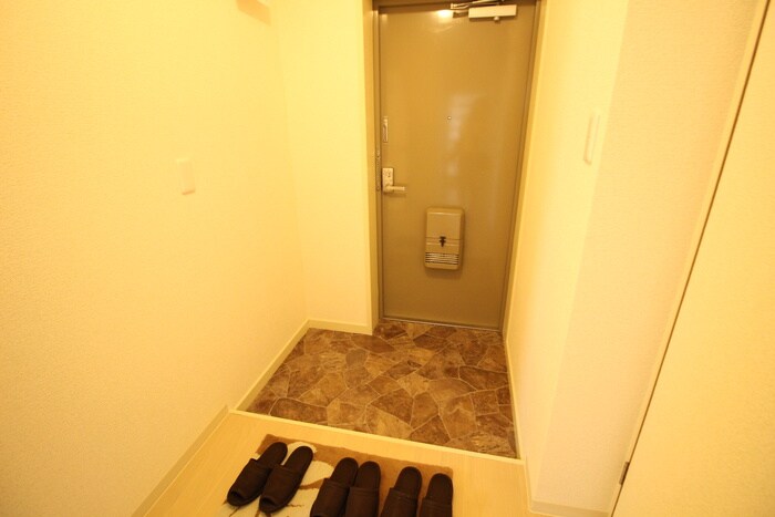 物件内観写真16　(玄関)