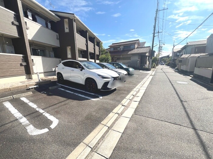物件外観写真4　(駐車場)