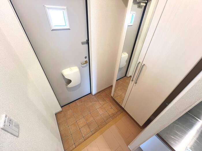 物件内観写真11　(玄関)