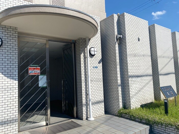 物件外観写真5　(エントランス部分)