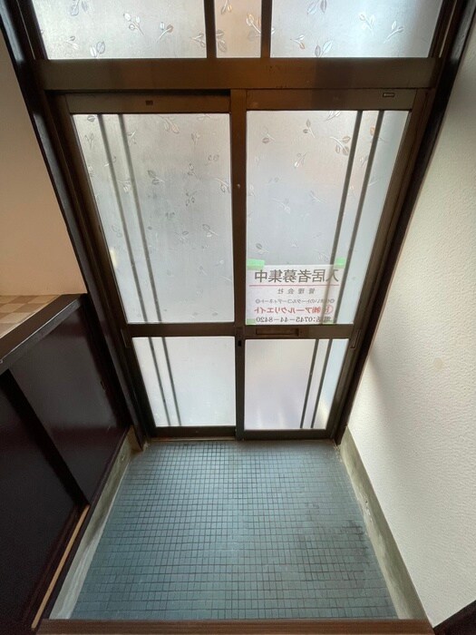 物件内観写真11　(玄関)