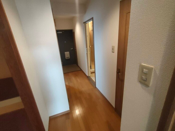 物件内観写真17　(廊下)