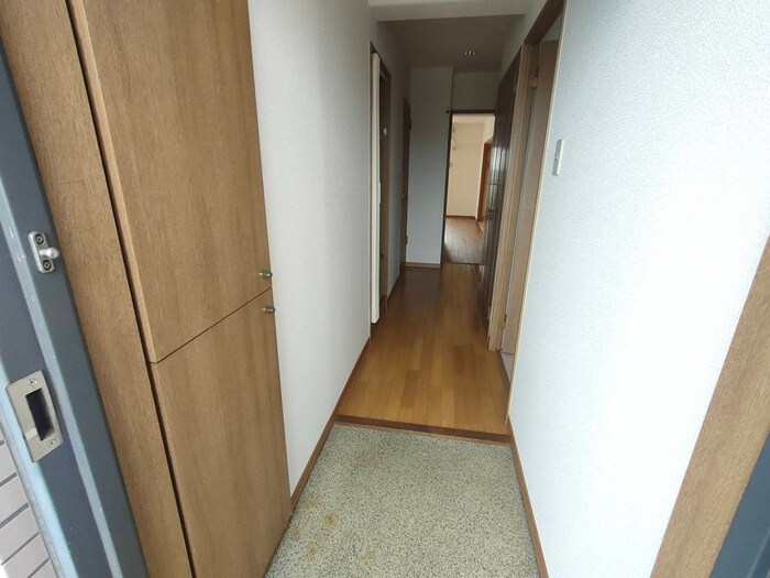 物件内観写真18　(玄関)