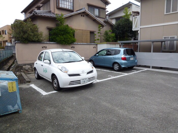 物件外観写真2　(駐車場)