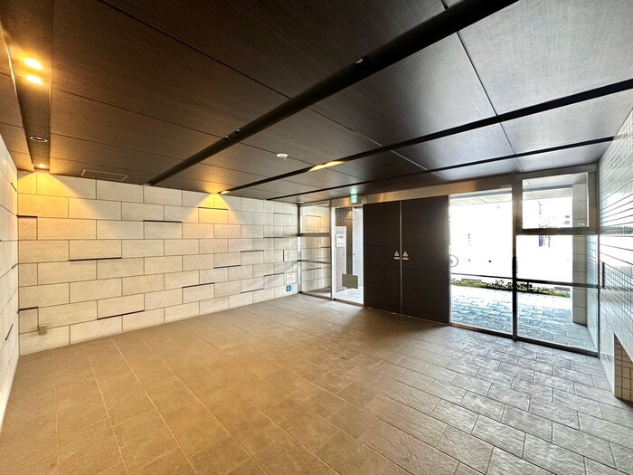 物件外観写真4　(エントランス部分)