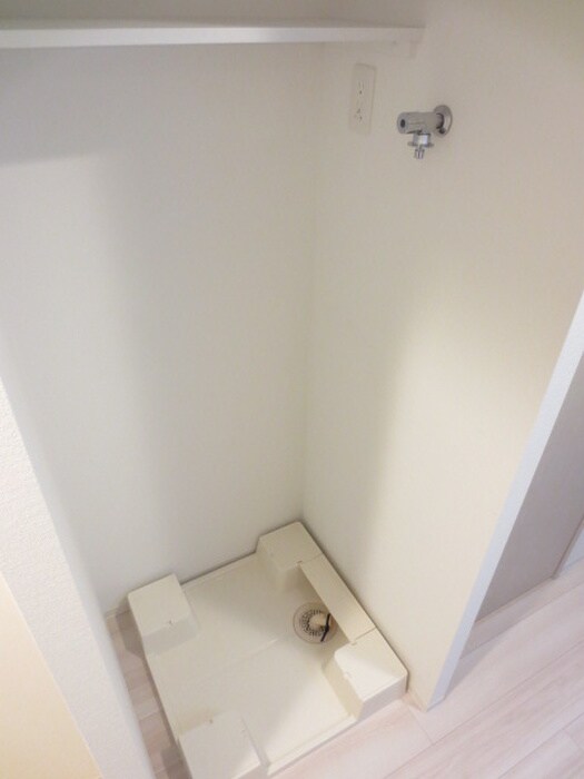 物件内観写真10　(洗濯機置場)