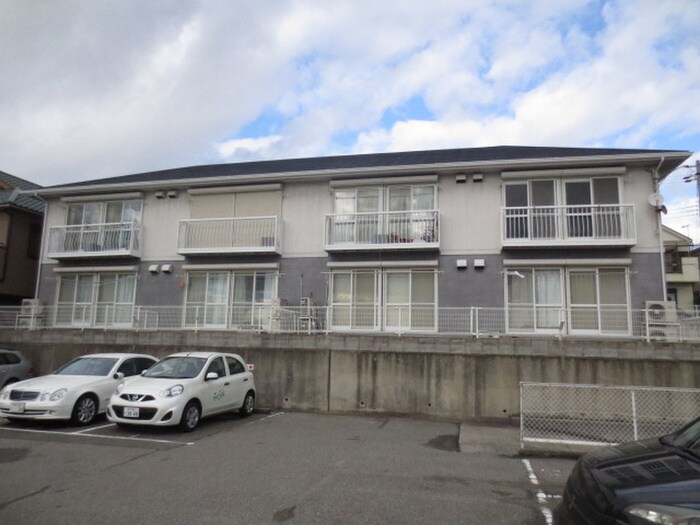 物件外観写真4　(エントランス部分)