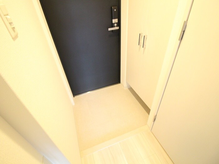 物件内観写真17　(玄関)