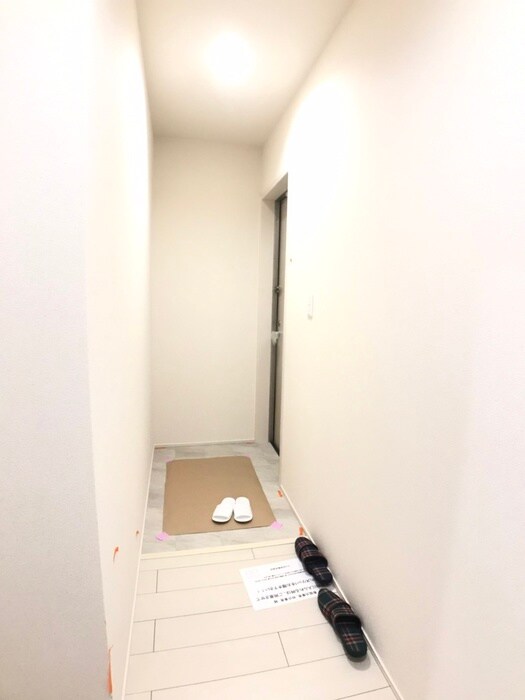 物件内観写真7　(玄関)