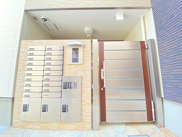 物件外観写真5　(エントランス部分)