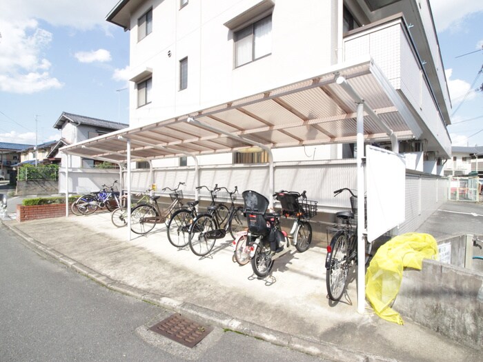 物件外観写真2　(駐輪場)