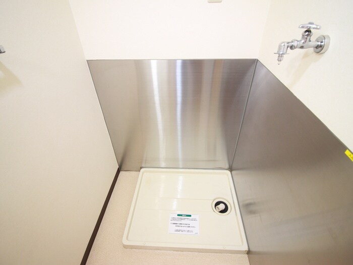 物件内観写真14　(洗濯機置場)