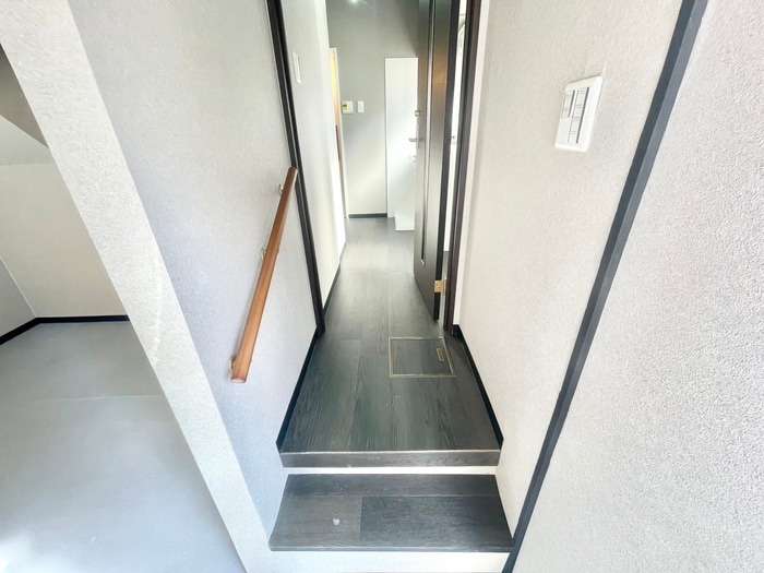 物件内観写真7　(玄関)