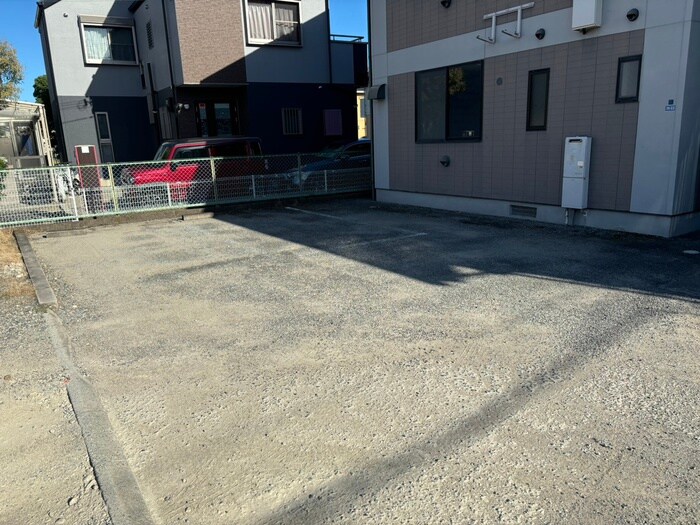 物件外観写真5　(駐車場)