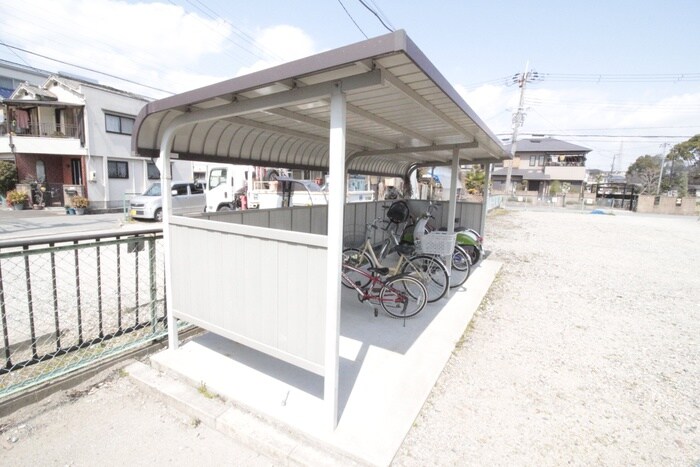 物件外観写真6　(駐輪場)
