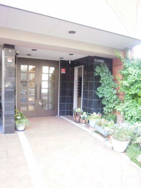物件外観写真2　(エントランス部分)