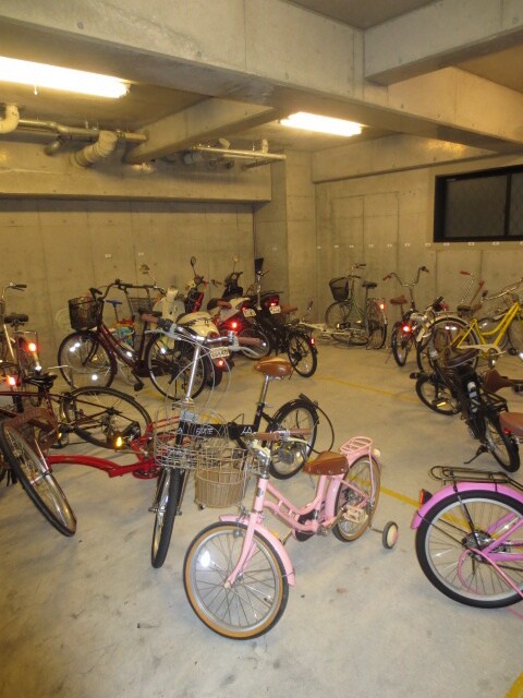 物件外観写真3　(駐輪場)