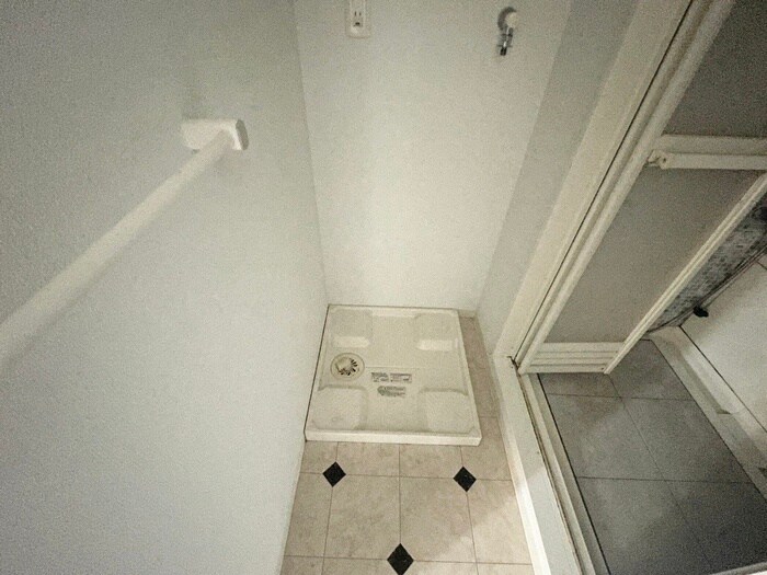 物件内観写真9　(洗濯機置場)