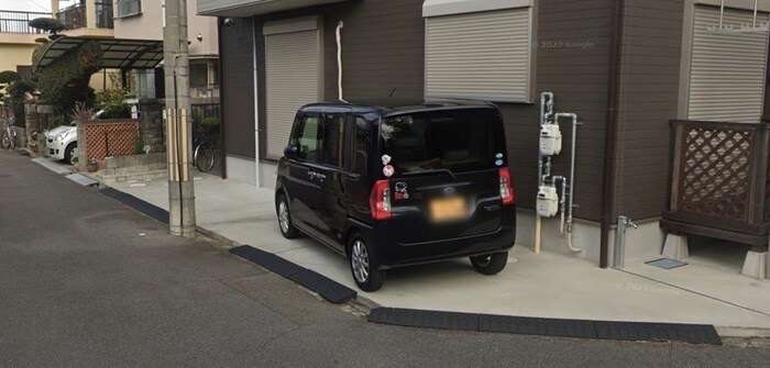 物件外観写真3　(駐車場)