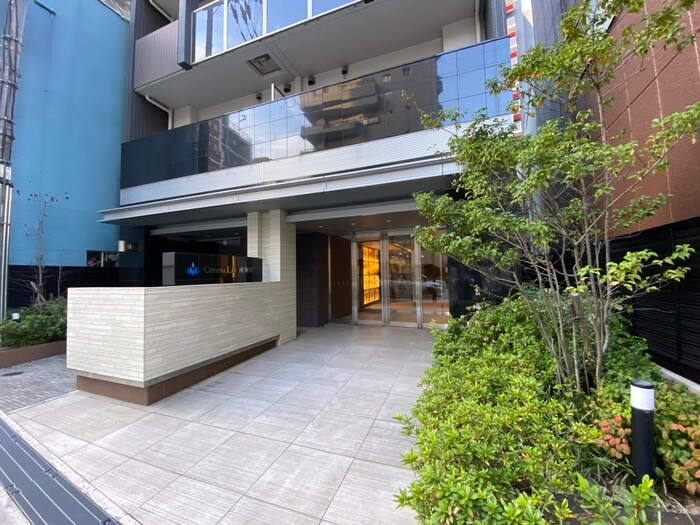 物件外観写真2　(エントランス部分)