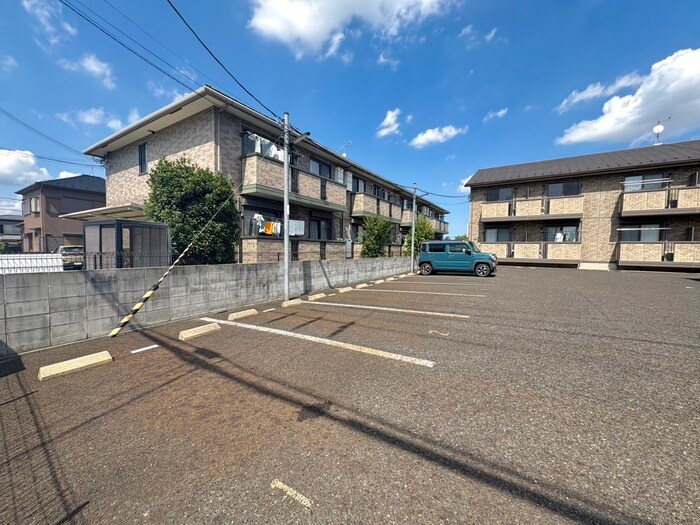 物件外観写真2　(駐車場)