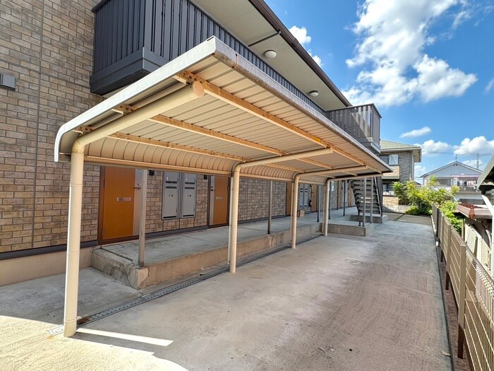 物件外観写真3　(駐輪場)