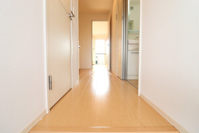 物件内観写真16　(廊下)