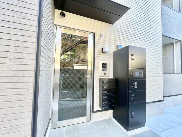 物件外観写真3　(エントランス部分)