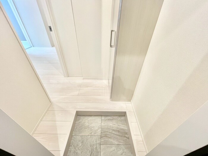 物件内観写真13　(玄関)