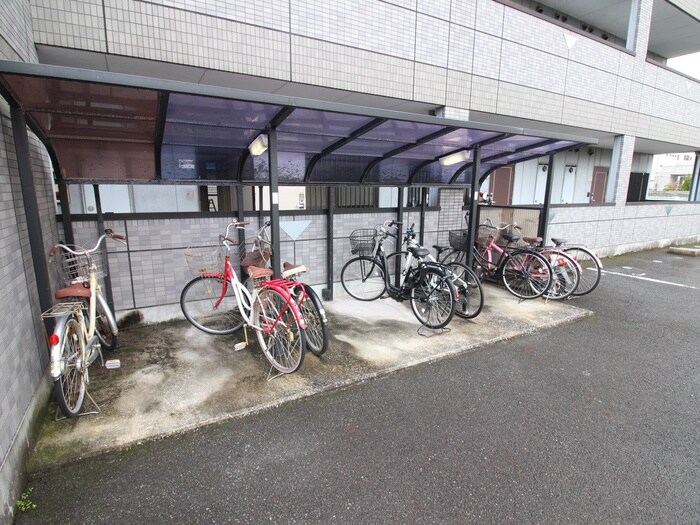 物件外観写真4　(駐輪場)