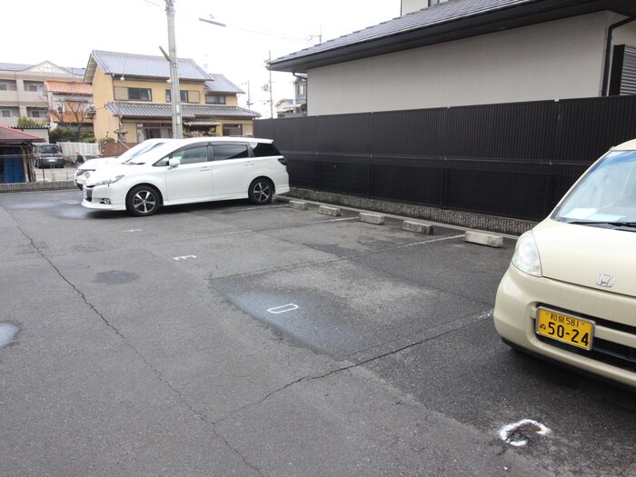 物件外観写真5　(駐車場)