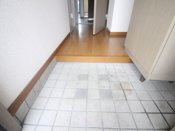 物件内観写真16　(玄関)