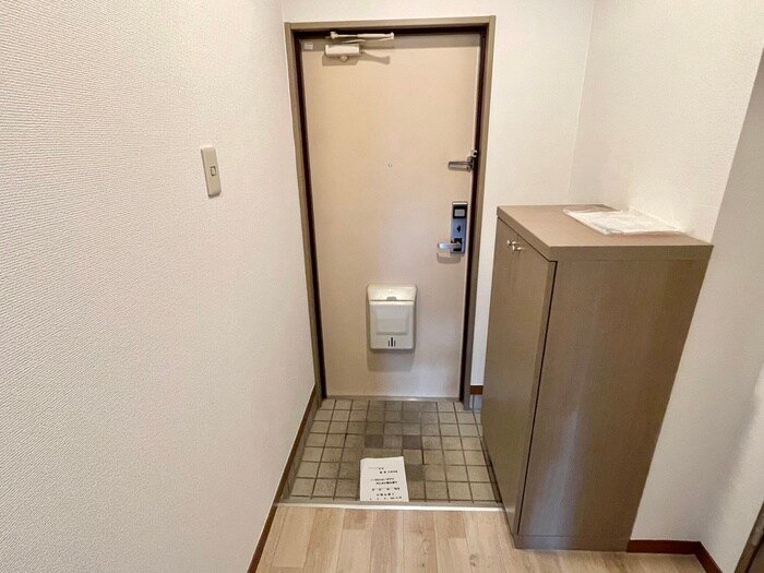 物件内観写真17　(玄関)