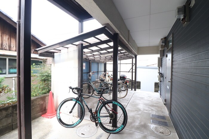 物件外観写真2　(駐輪場)