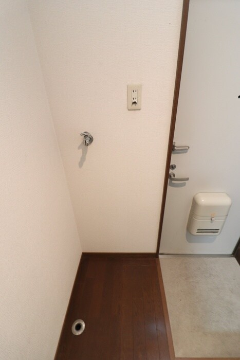 物件内観写真13　(洗濯機置場)