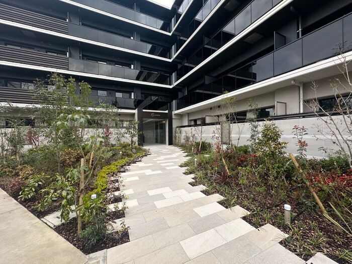 物件外観写真4　(エントランス部分)