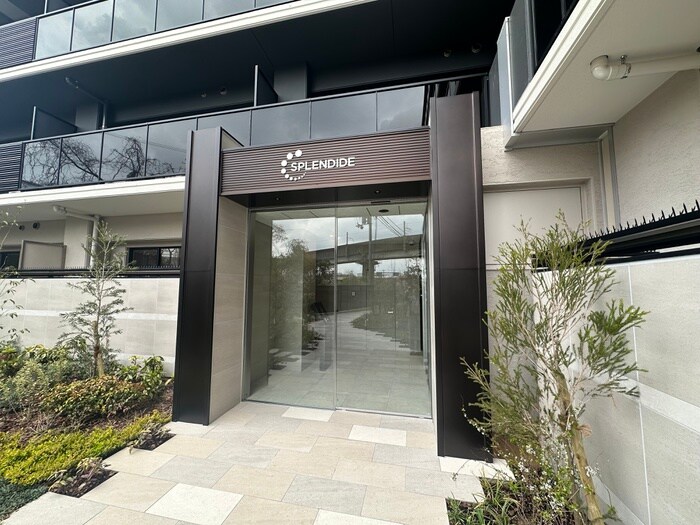 物件外観写真5　(エントランス部分)