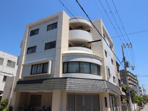 グローリアスヤマダ外観写真