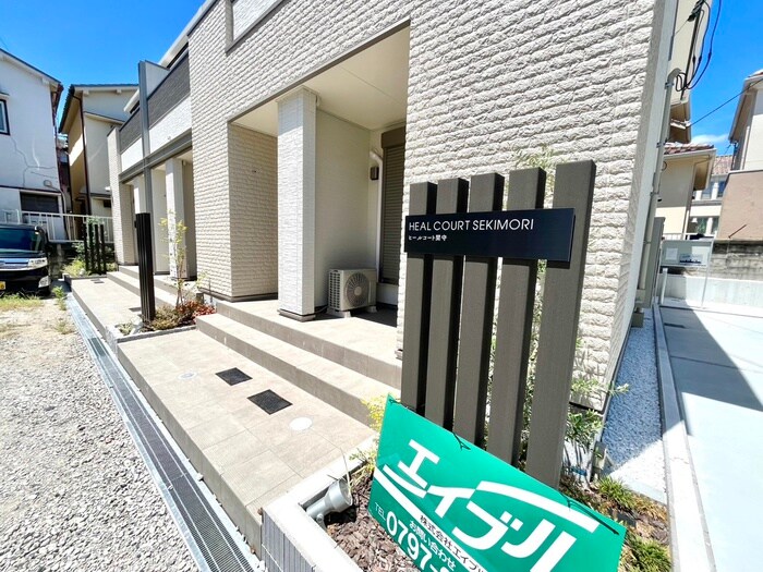 物件外観写真3　(エントランス部分)