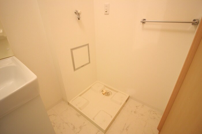 物件内観写真14　(洗濯機置場)