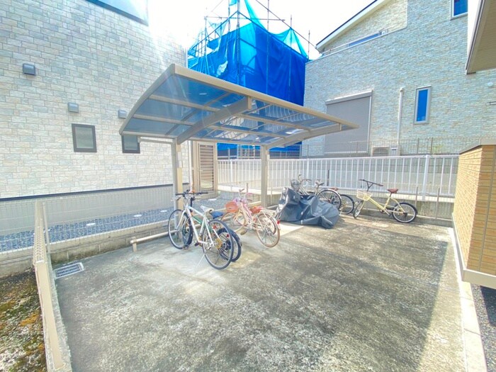 物件外観写真3　(駐輪場)