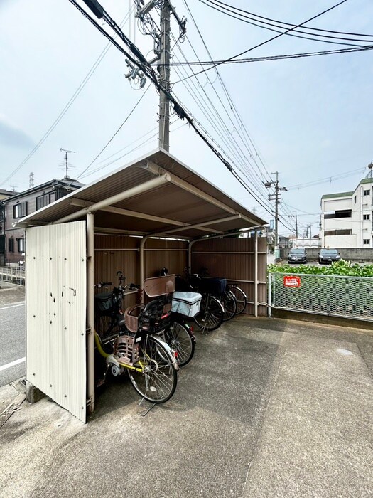 物件外観写真2　(駐輪場)