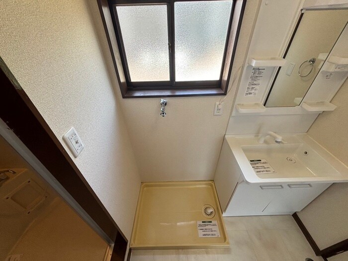 物件内観写真11　(洗濯機置場)