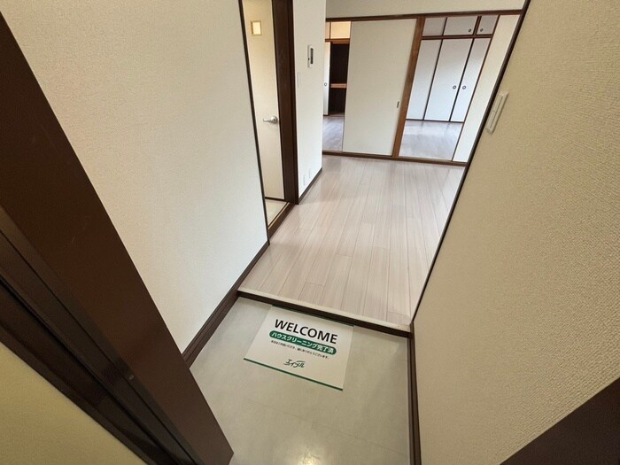 物件内観写真18　(玄関)