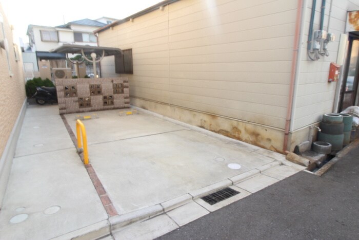 物件外観写真4　(駐車場)