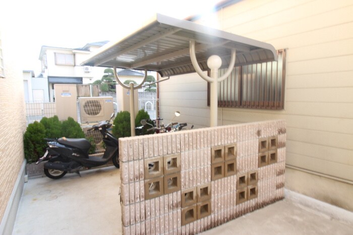 物件外観写真5　(駐輪場)