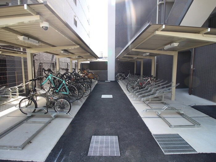 物件外観写真4　(駐輪場)