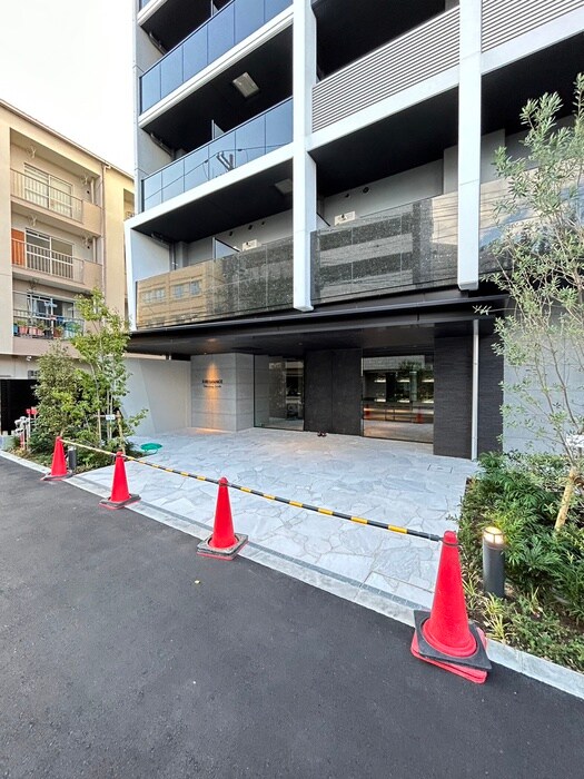 物件外観写真2　(エントランス部分)