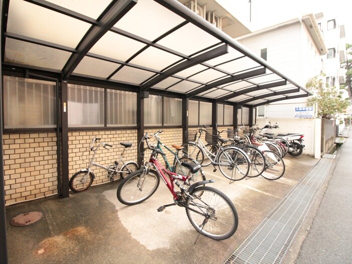 物件外観写真5　(駐輪場)